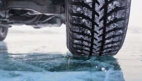 МИНТРАНС КАРЕЛИИ ПРИЗЫВАЕТ ВОДИТЕЛЕЙ "ПЕРЕОБУТЬСЯ